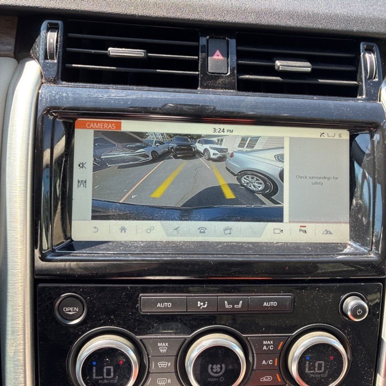 2018 Land Rover Discovery Image 15
