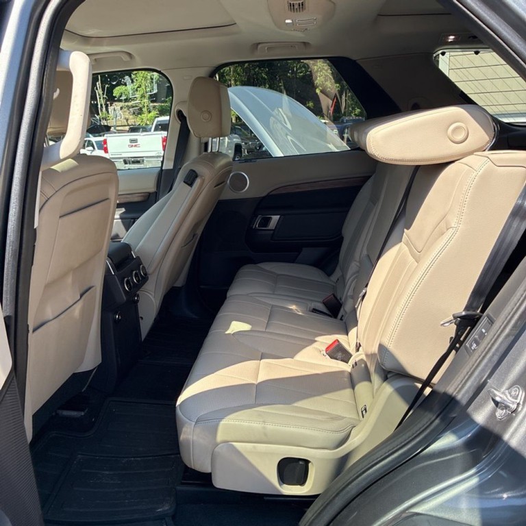 2018 Land Rover Discovery Image 19