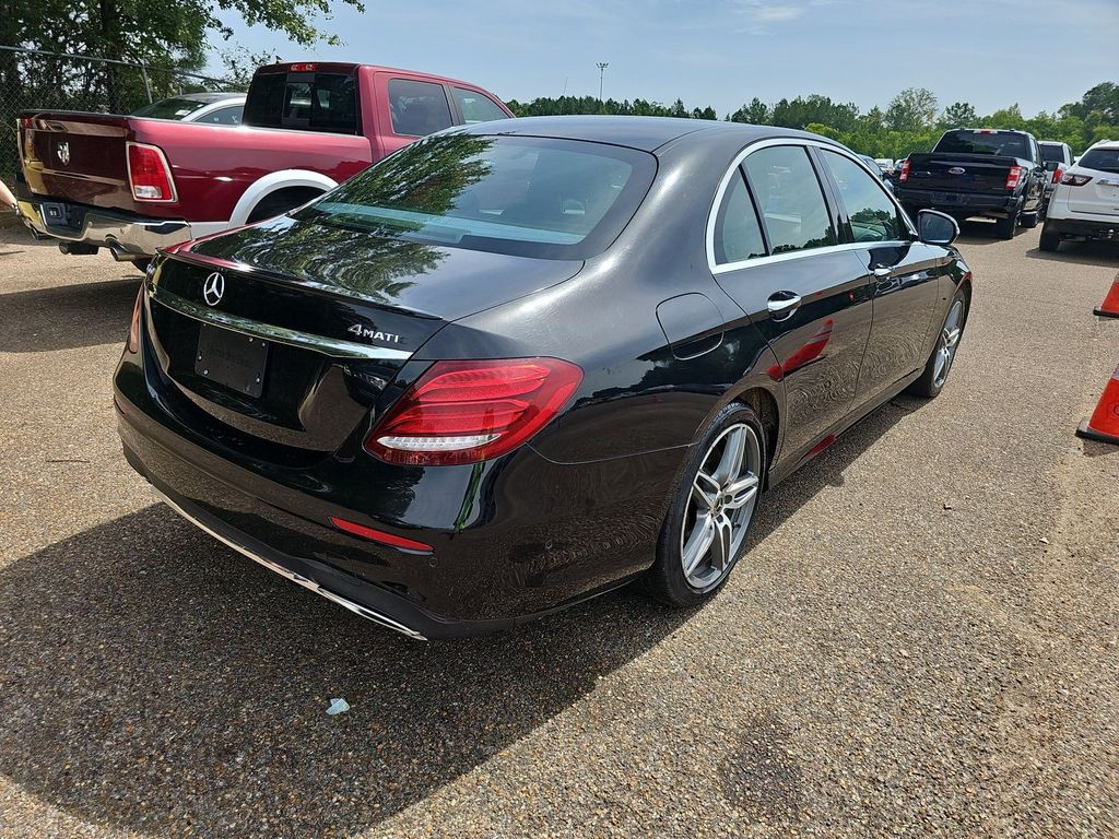 2018 Mercedes-Benz E-Class Image 3