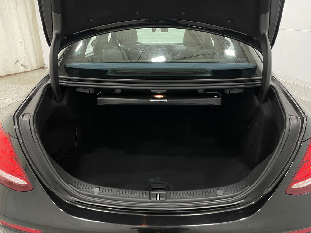 2018 Mercedes-Benz E-Class Image 28