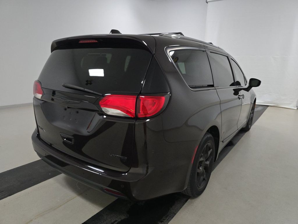 2017 Chrysler Pacifica Image 4