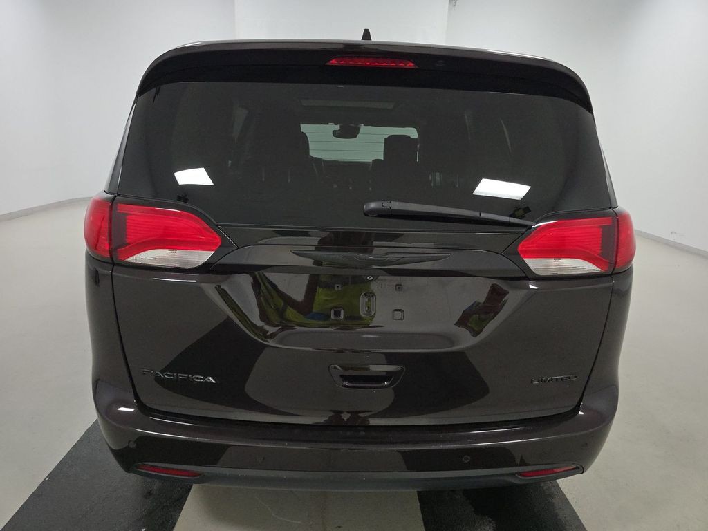2017 Chrysler Pacifica Image 5