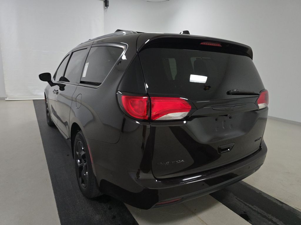 2017 Chrysler Pacifica Image 6
