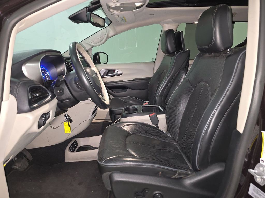 2017 Chrysler Pacifica Image 7