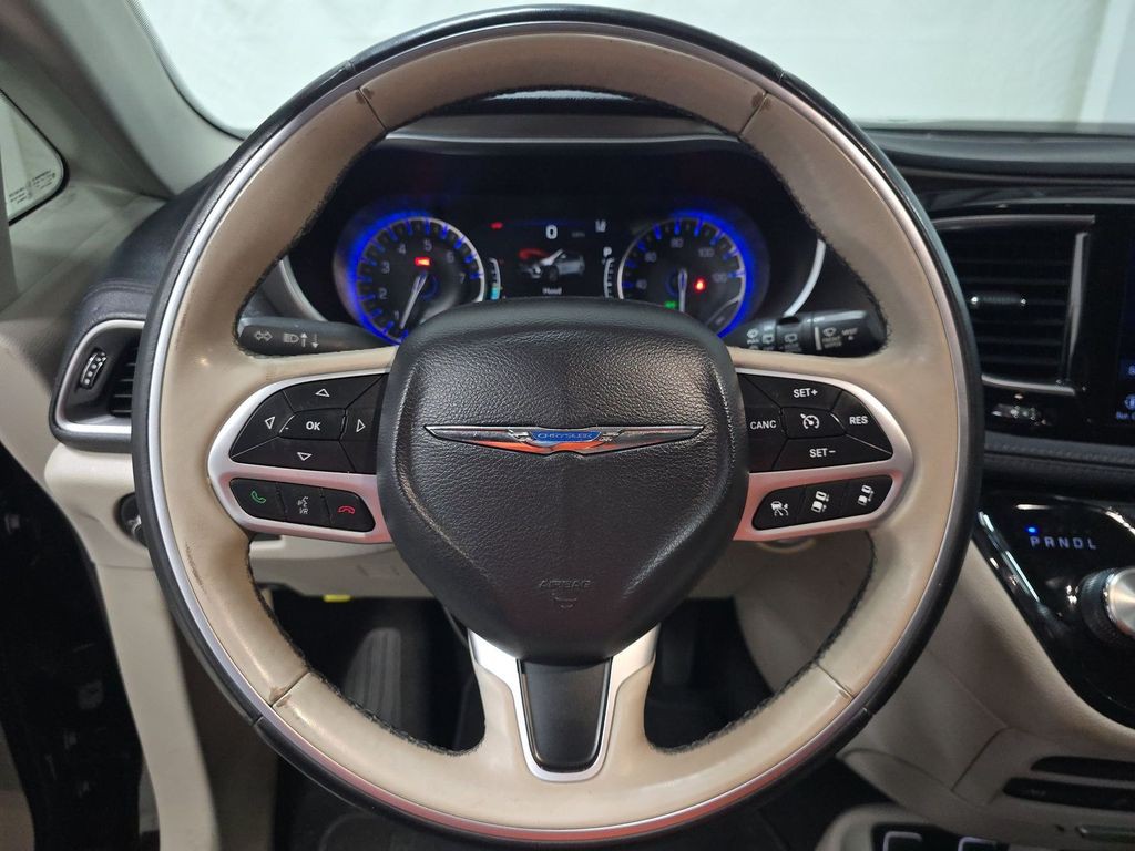 2017 Chrysler Pacifica Image 9