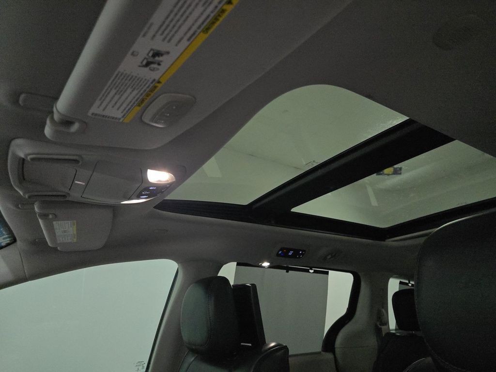 2017 Chrysler Pacifica Image 12