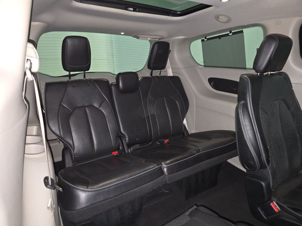 2017 Chrysler Pacifica Image 14