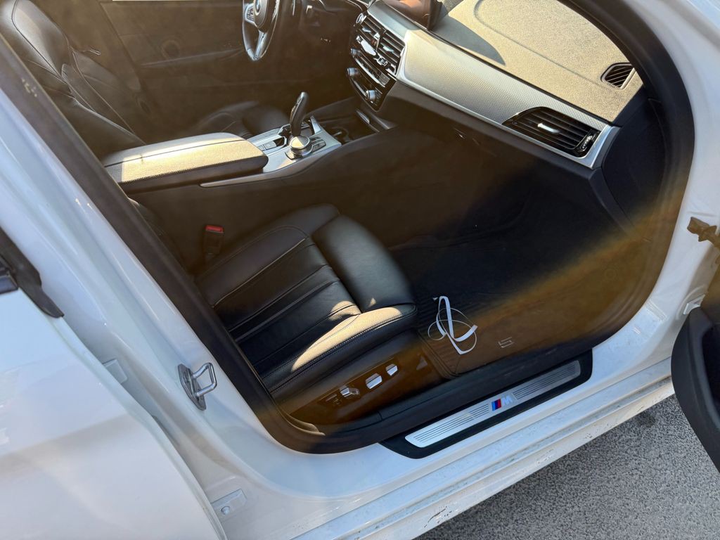 2019 BMW 5 Series Image 8