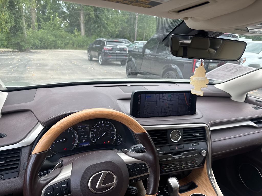 2019 Lexus ES Image 8