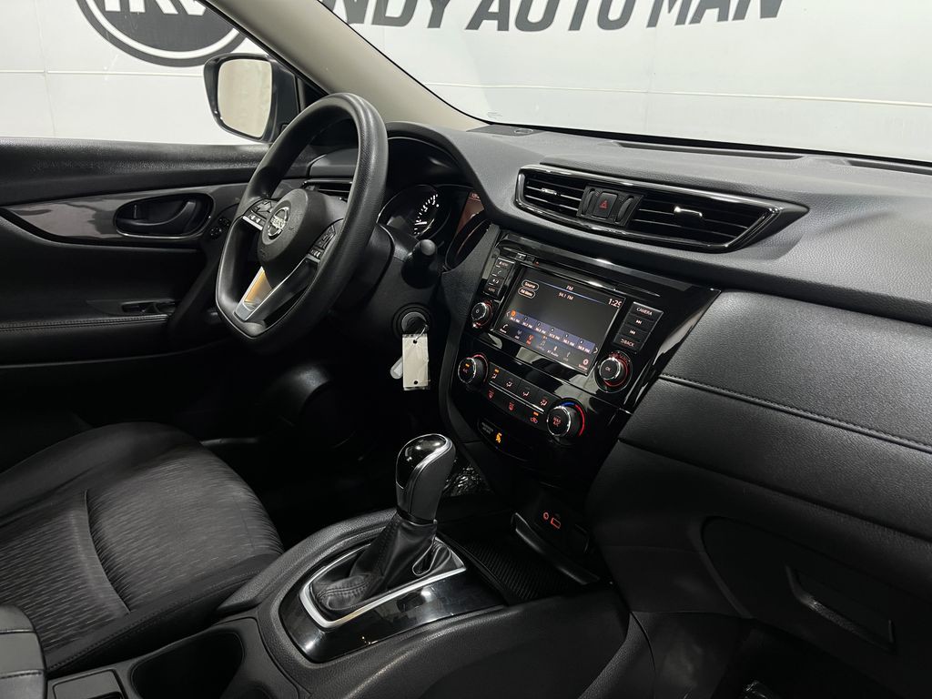 2019 Nissan Rogue Image 17