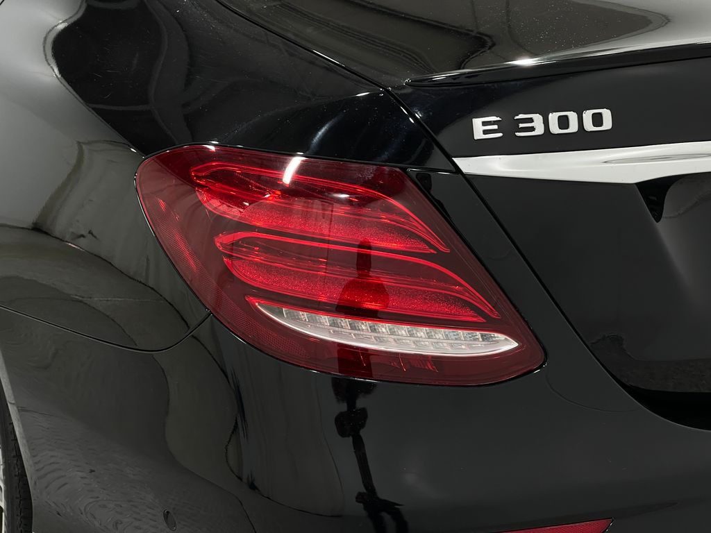 2018 Mercedes-Benz E-Class Image 33
