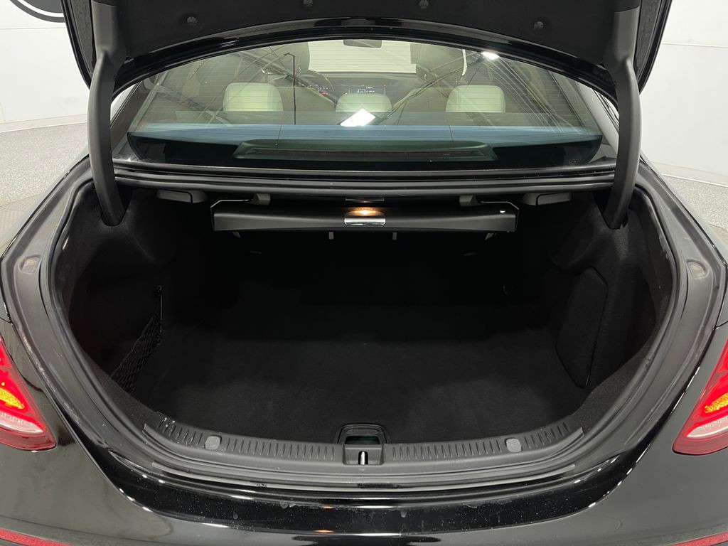 2018 Mercedes-Benz E-Class Image 27