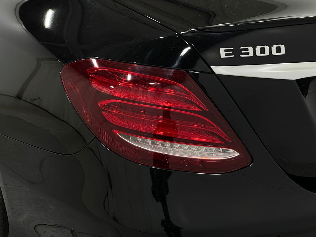 2018 Mercedes-Benz E-Class Image 35