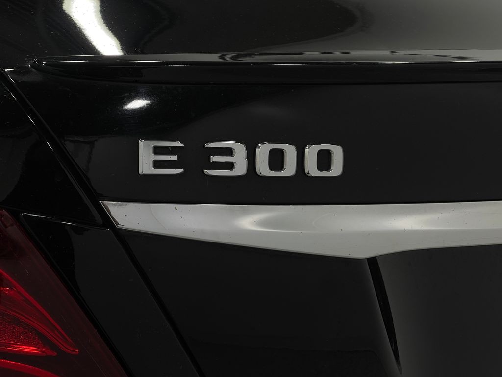 2018 Mercedes-Benz E-Class Image 40