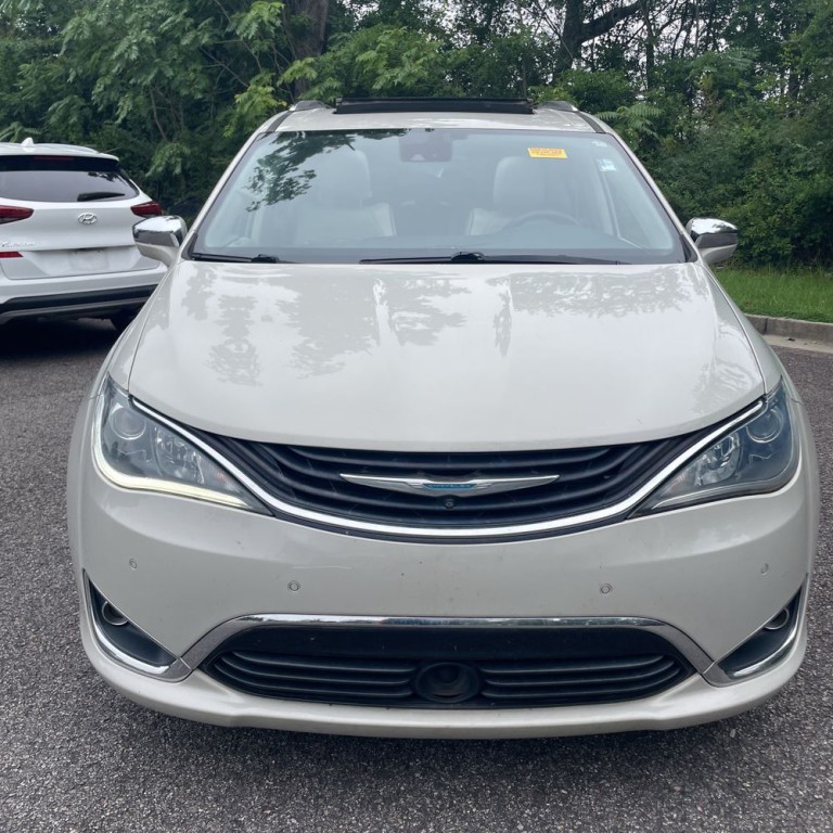 2017 Chrysler Pacifica Image 2