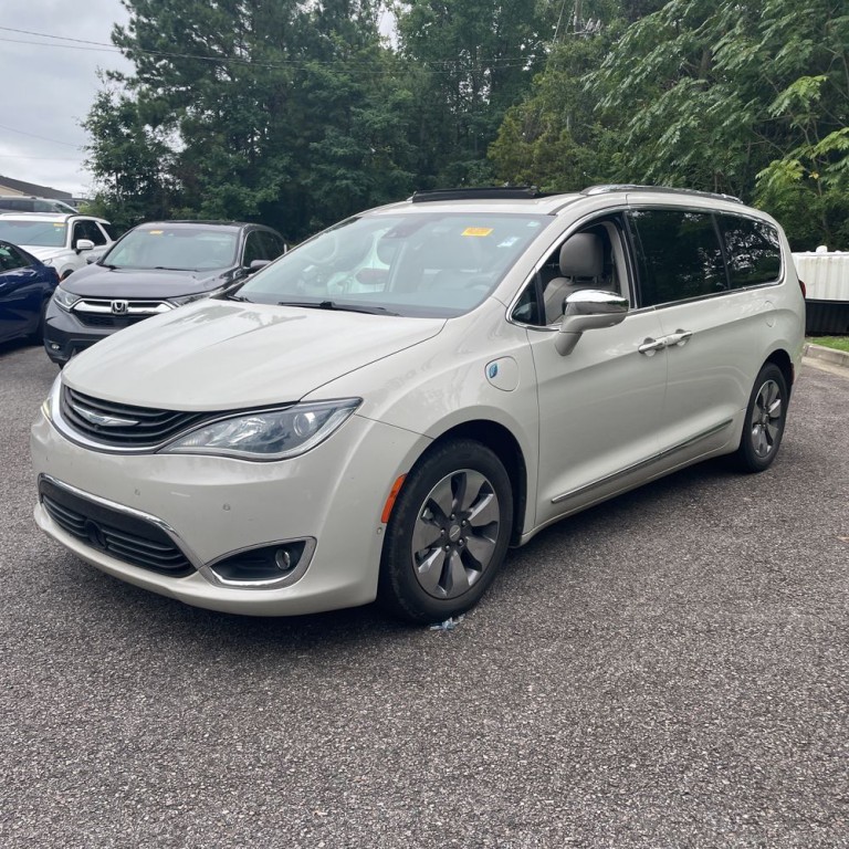 2017 Chrysler Pacifica Image 3