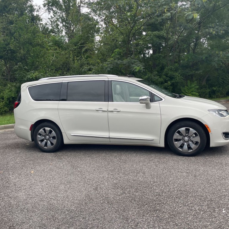 2017 Chrysler Pacifica Image 4