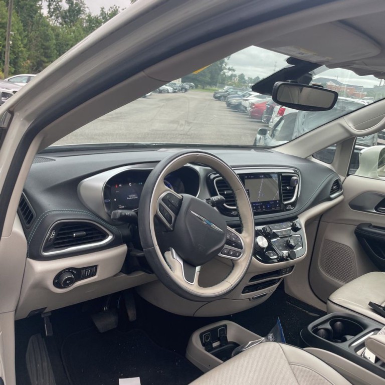 2017 Chrysler Pacifica Image 11