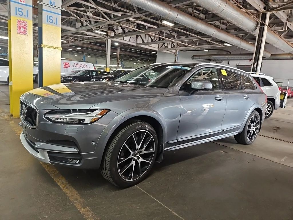 2018 Volvo V90 Cross Country Image 3