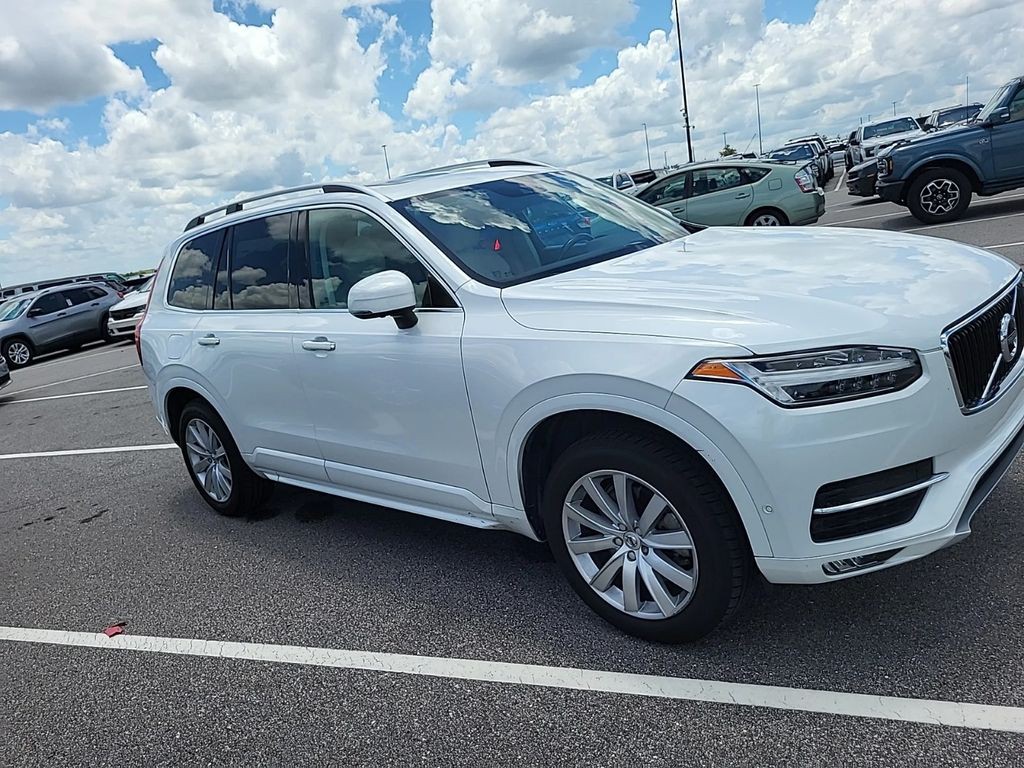 2017 Volvo XC90 Image 1