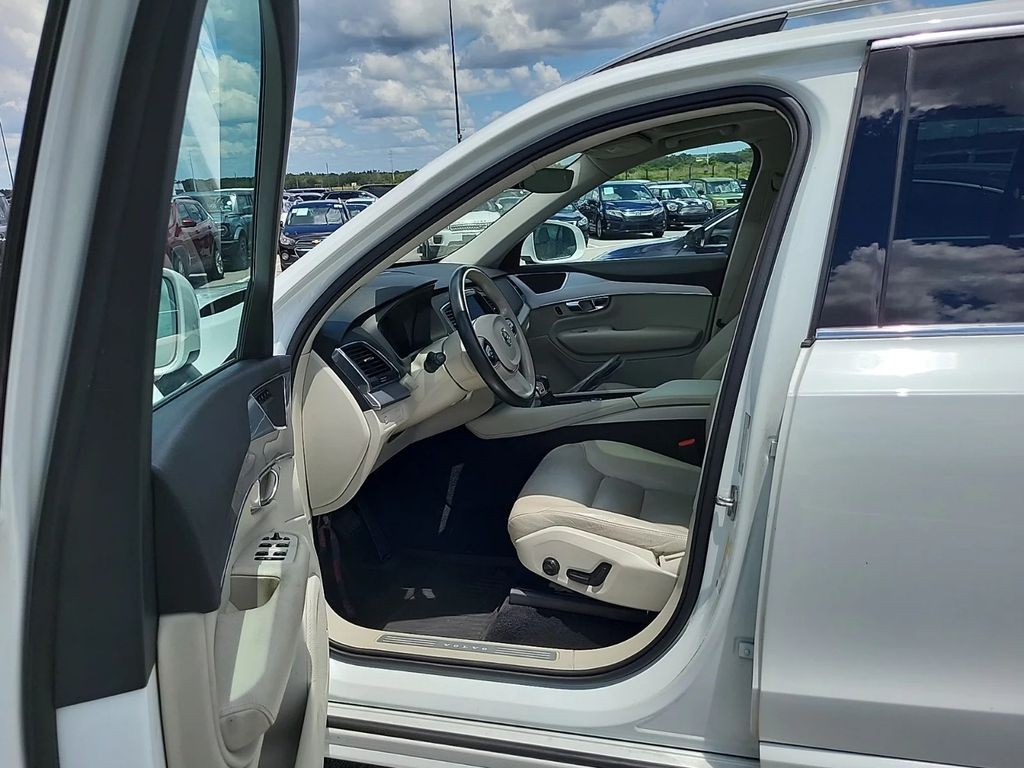 2017 Volvo XC90 Image 7
