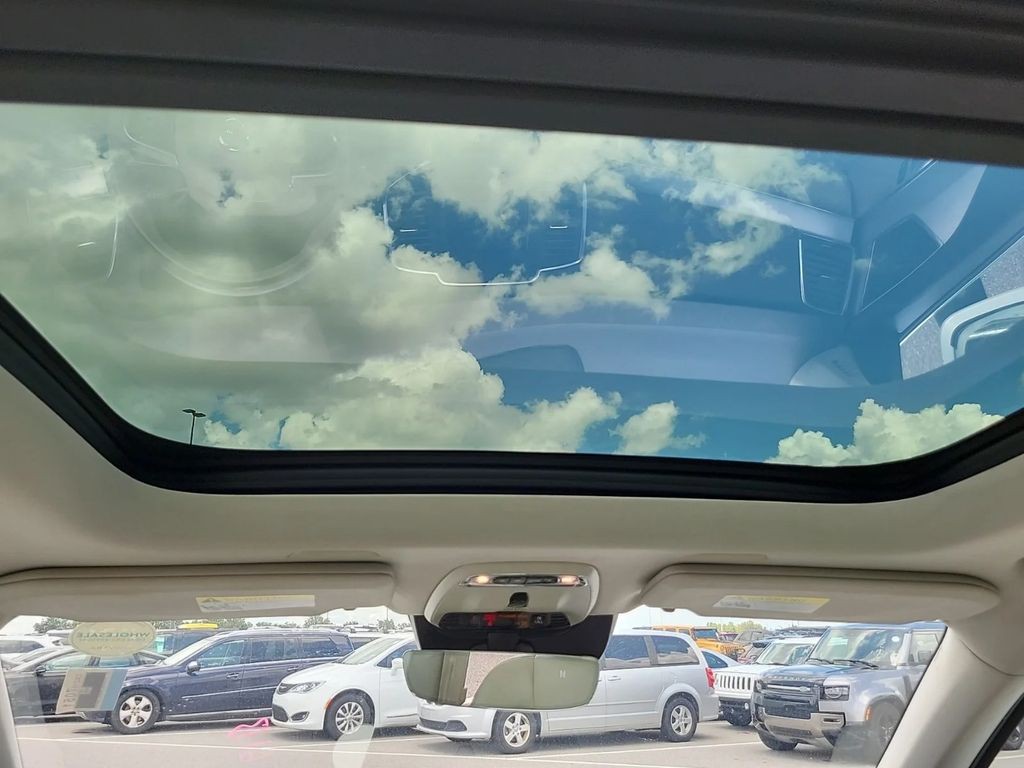 2017 Volvo XC90 Image 11
