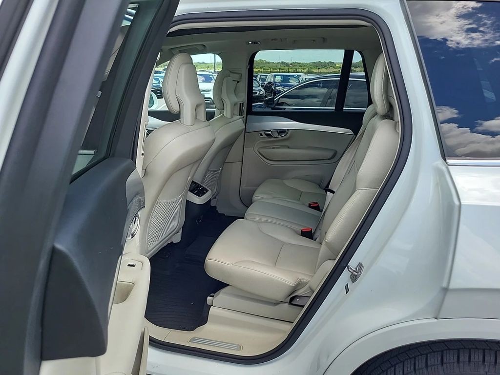 2017 Volvo XC90 Image 12