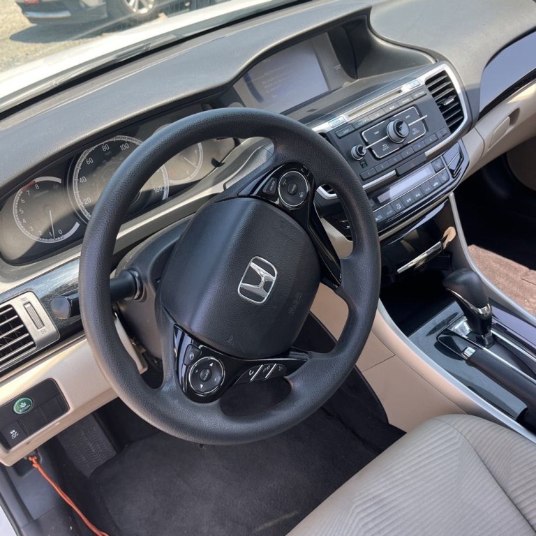 2017 Honda Accord Image 11
