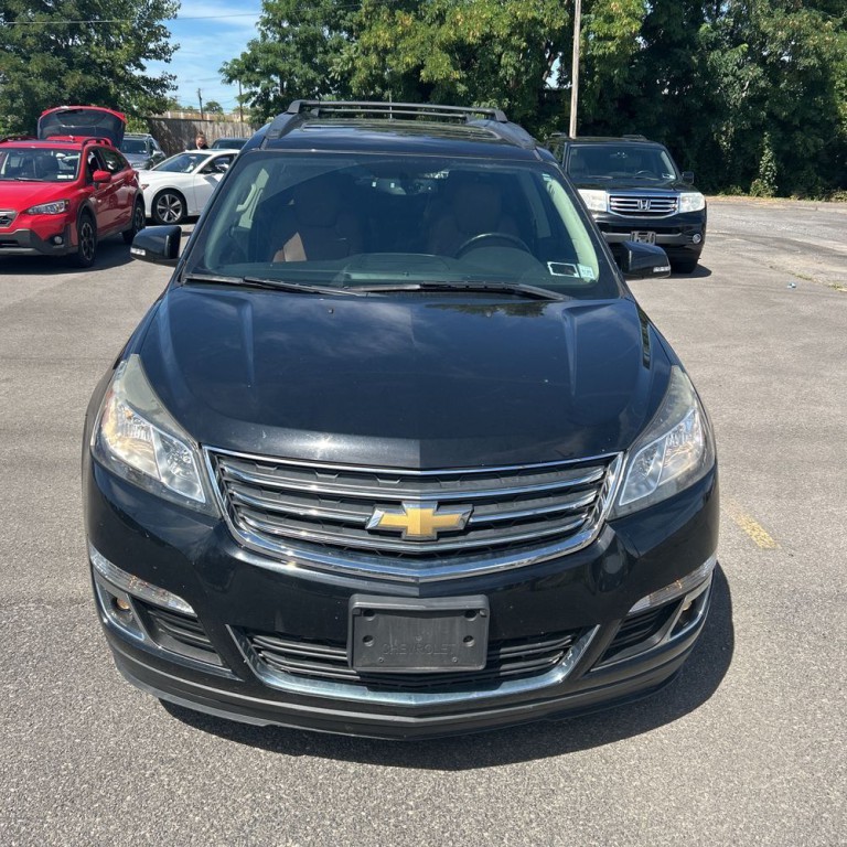 2017 Chevrolet Traverse Image 2