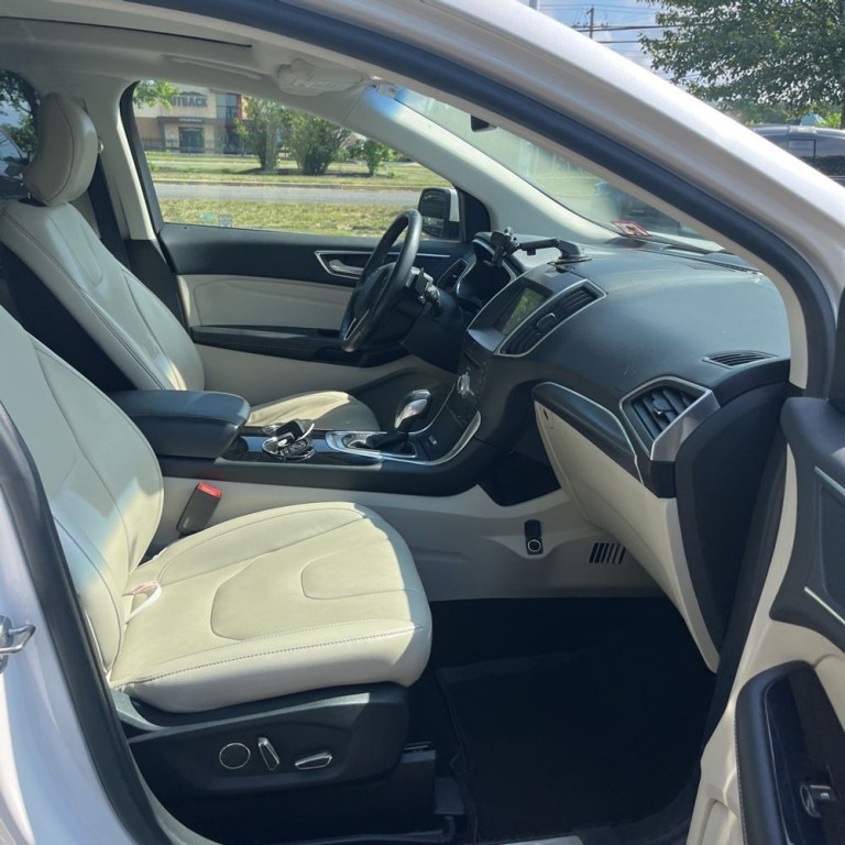 2017 Ford Edge Image 9