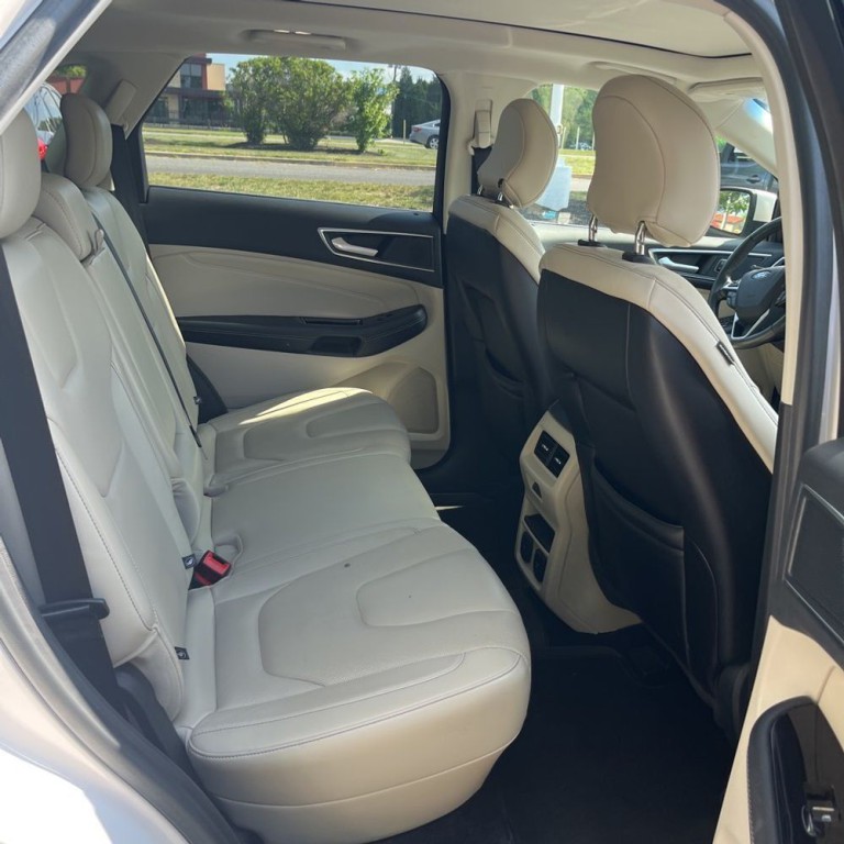 2017 Ford Edge Image 18