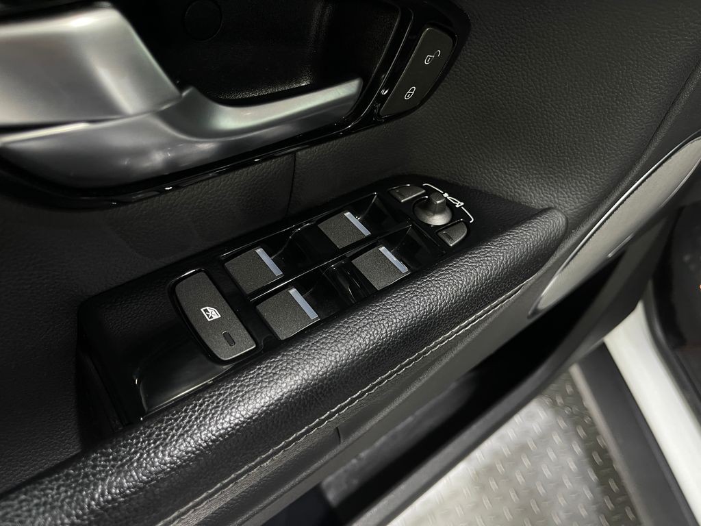 2018 Land Rover Range Rover Evoque Image 16