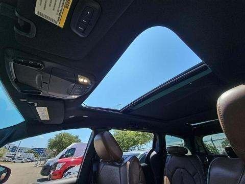 2020 Chrysler Pacifica Image 8