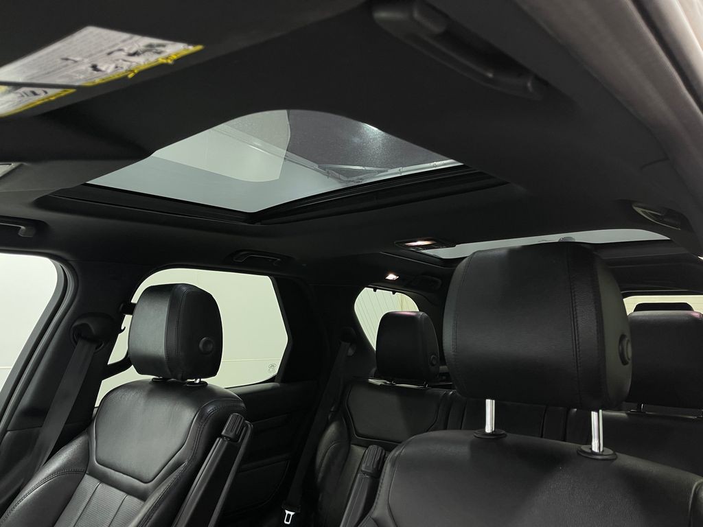 2020 Land Rover Discovery Image 12