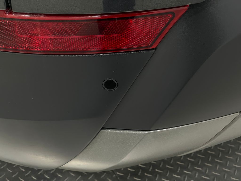2020 Land Rover Discovery Image 13
