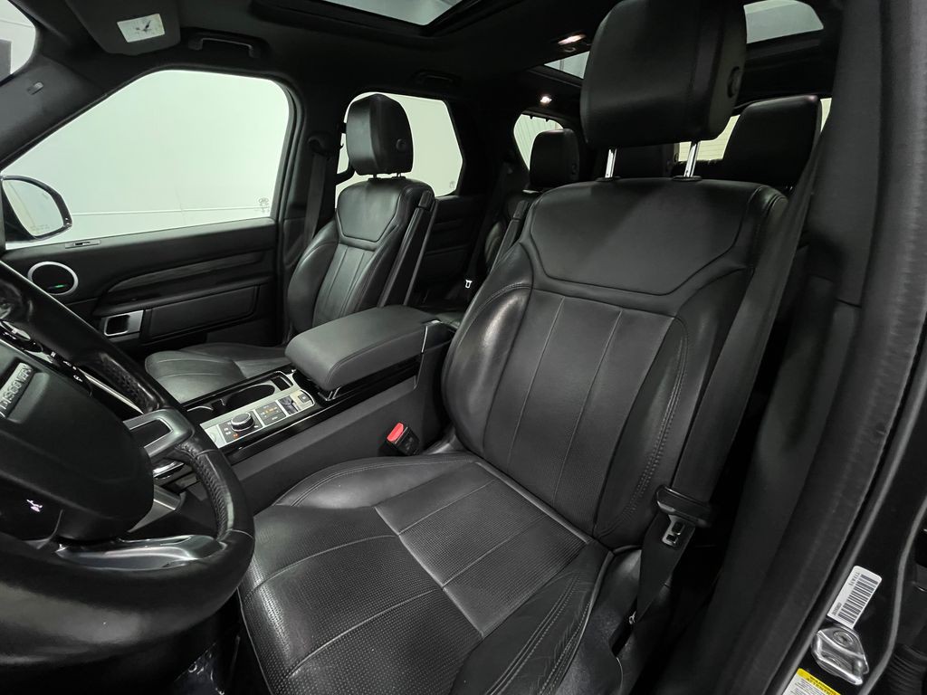 2020 Land Rover Discovery Image 15