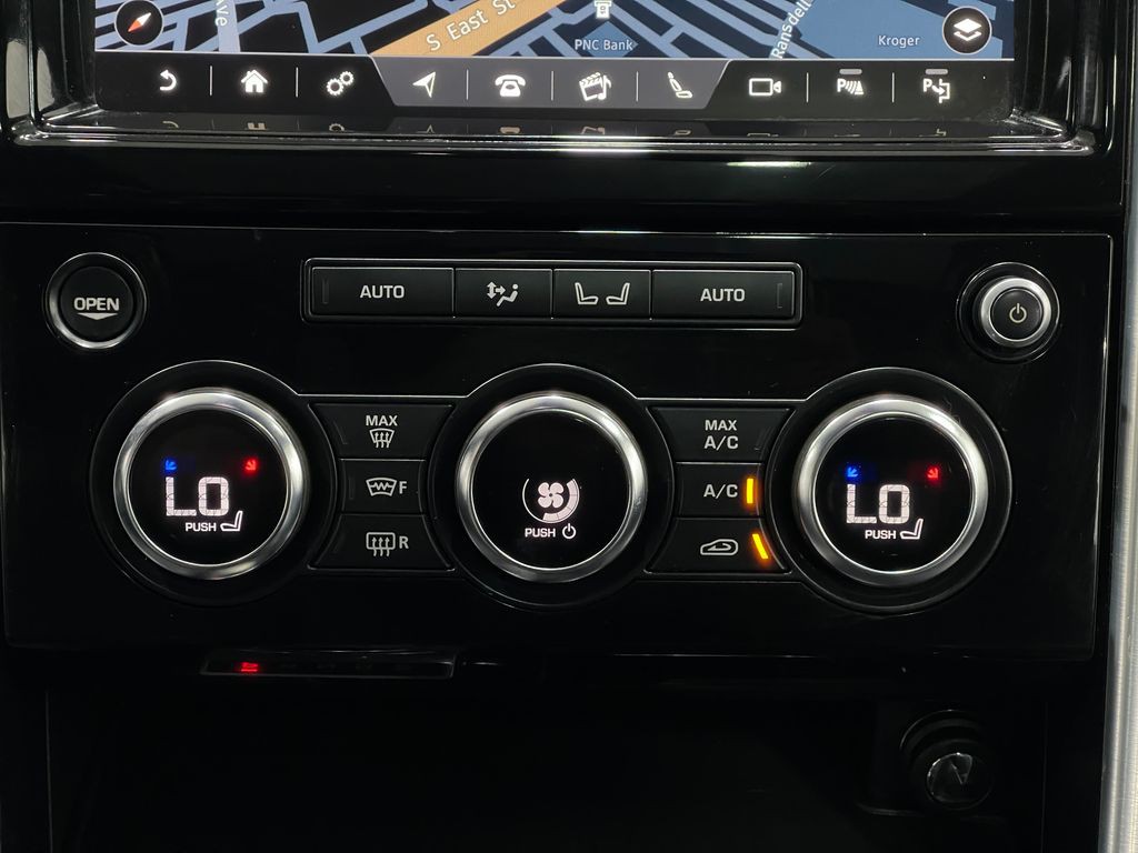 2020 Land Rover Discovery Image 26