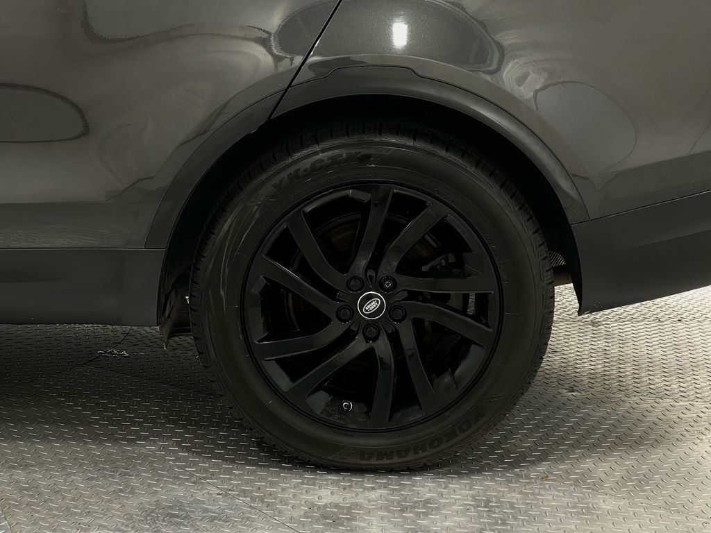 2020 Land Rover Discovery Image 38
