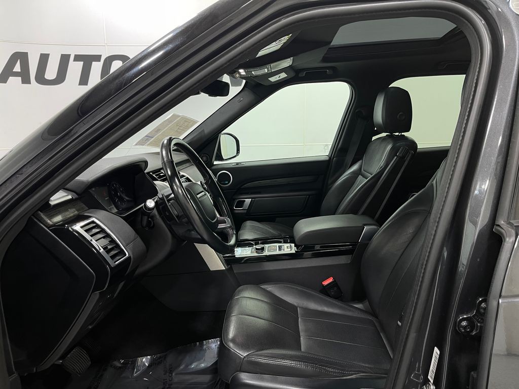 2020 Land Rover Discovery Image 14