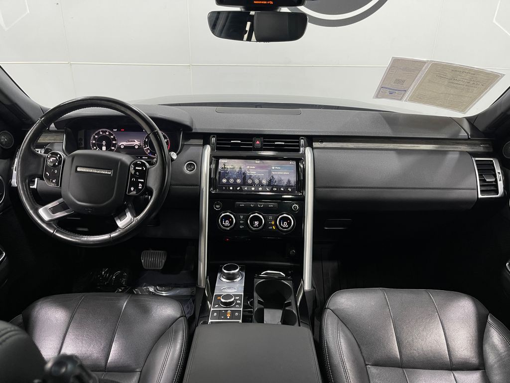 2020 Land Rover Discovery Image 20