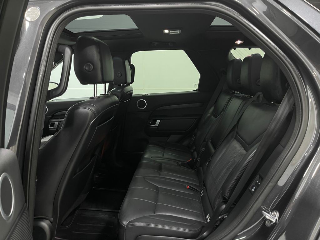 2020 Land Rover Discovery Image 31