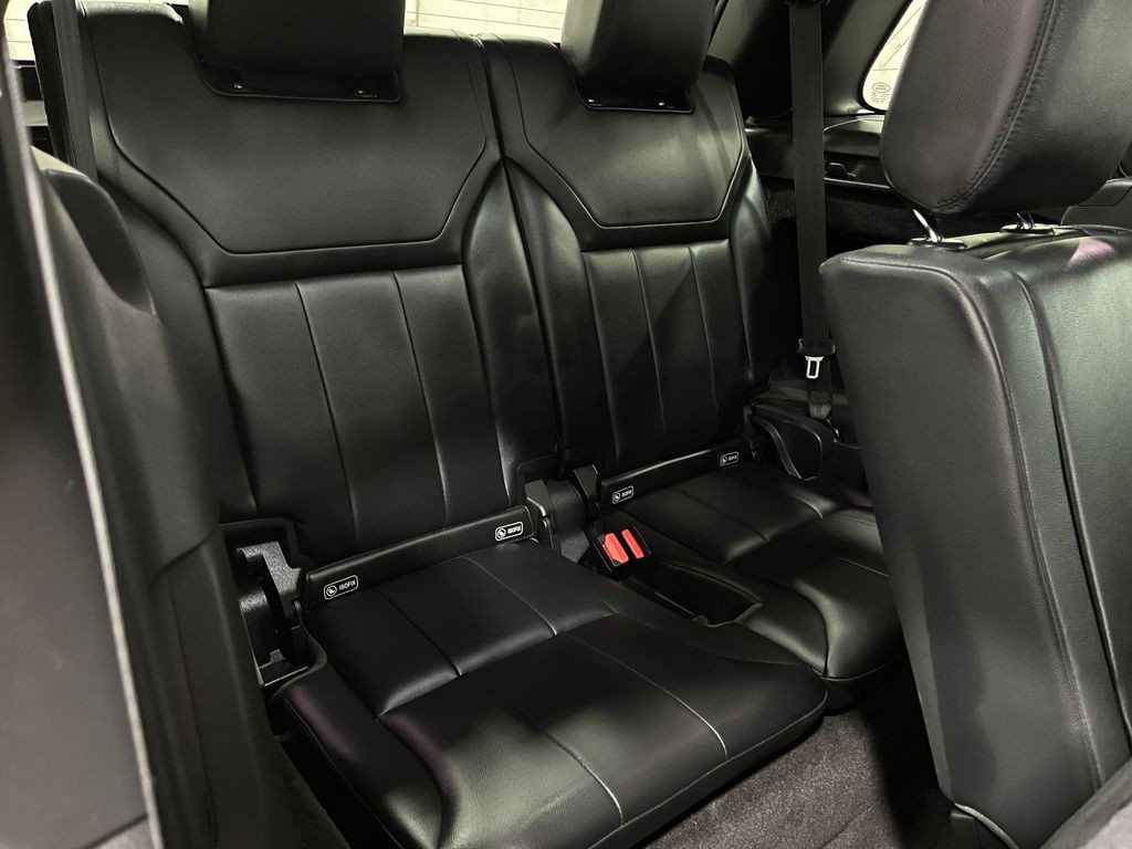 2020 Land Rover Discovery Image 33