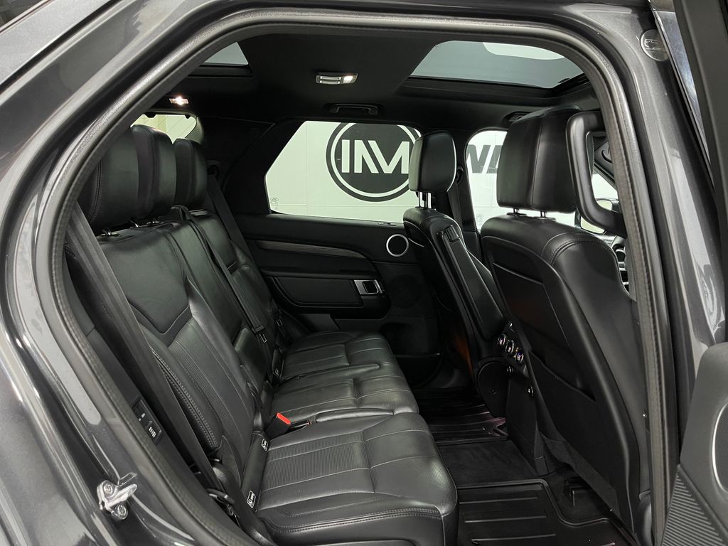 2020 Land Rover Discovery Image 34