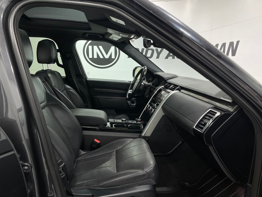 2020 Land Rover Discovery Image 35