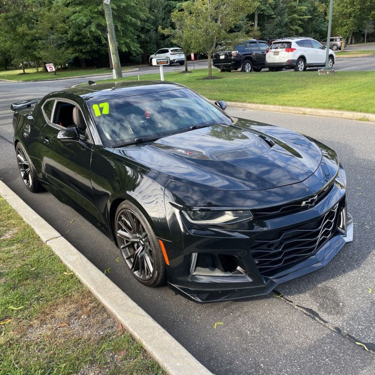 2017 Chevrolet Camaro Image 1