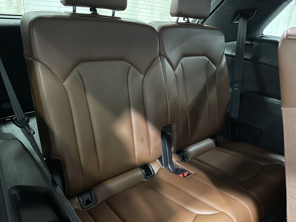2018 Audi Q7 Image 32