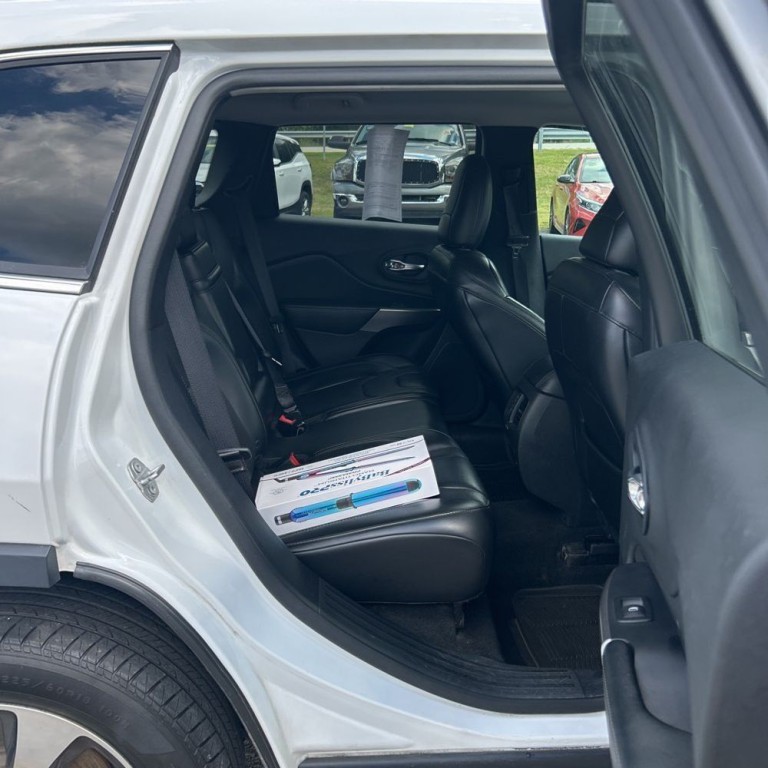 2019 Jeep Cherokee Image 16
