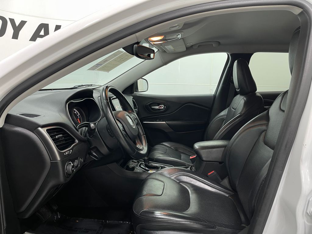 2019 Jeep Cherokee Image 12