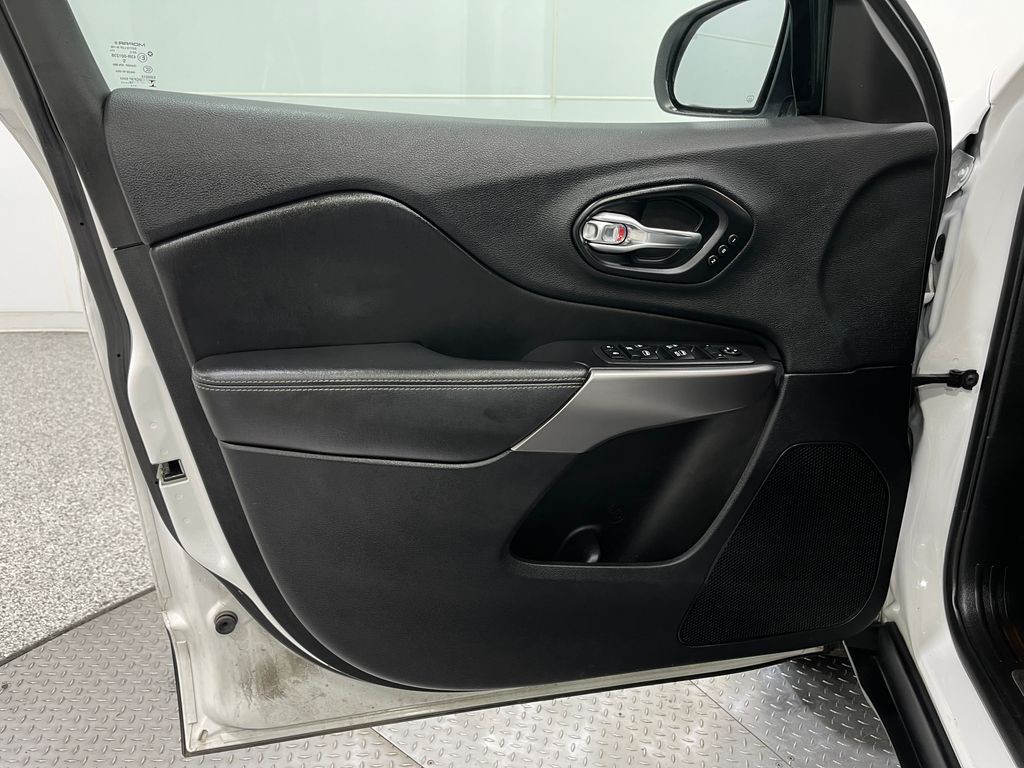 2019 Jeep Cherokee Image 14