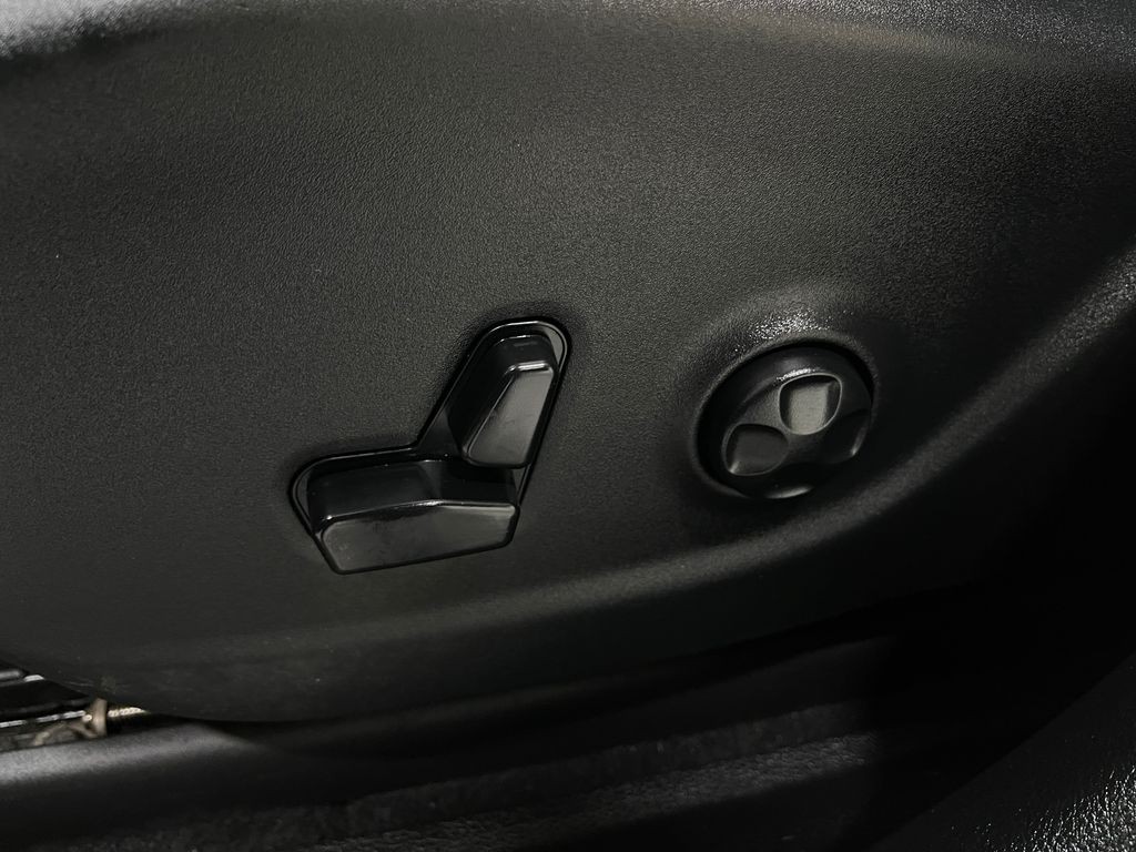 2019 Jeep Cherokee Image 16